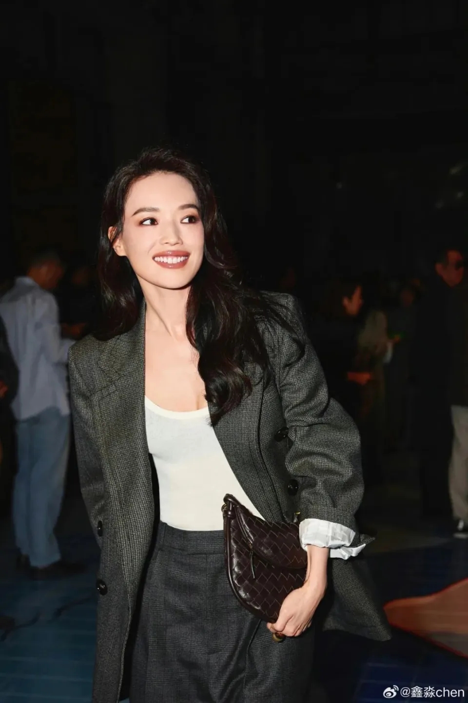 00后“蹭老”消费,乐得当团宠