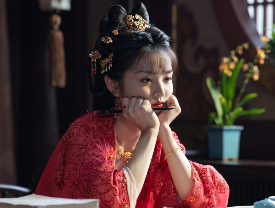 小个子穿搭只服宋慧乔,轮廓明+腰线高、大简小精,显瘦又时髦!