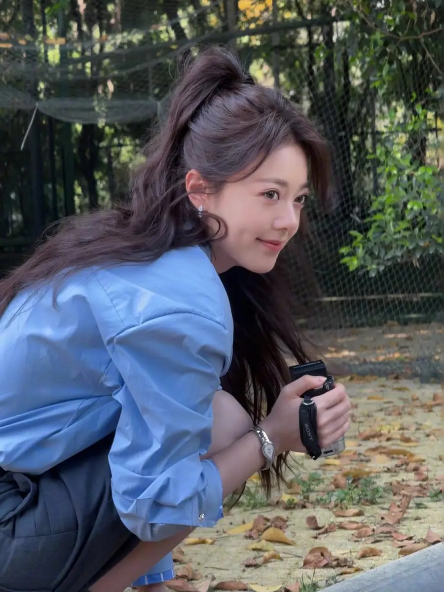 刘青云与郭蔼明香港喝下午茶,岁月痕迹难掩恩爱如初