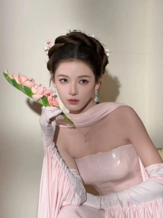 ​阿姨也要谈恋爱：宿舍里的护工姐妹，为了海王大打出手