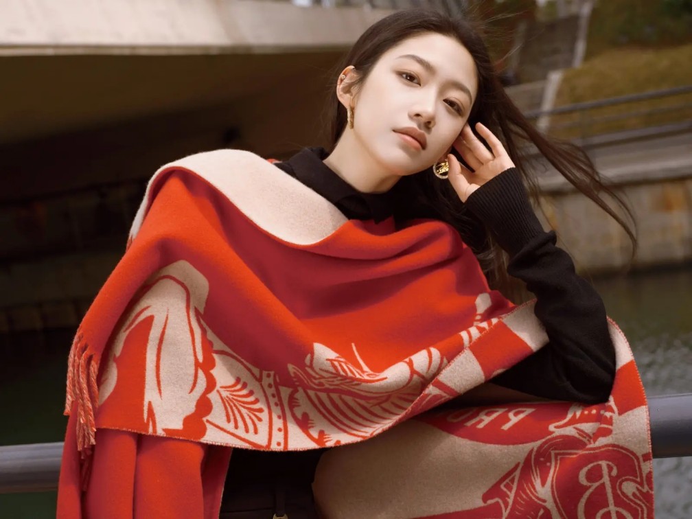 58岁“亚洲第一美女”罕见进驻短视频平台，疑为直播带货铺路？