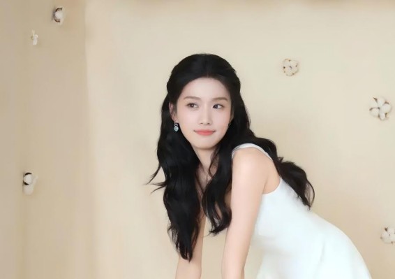 凌晨三点金子涵曝遭人操控，还用歌词求救，退圈后美女咋了？